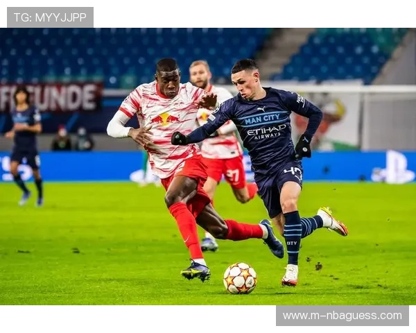 奥赖利助攻多库内切兜射，曼城第三球锁定胜局