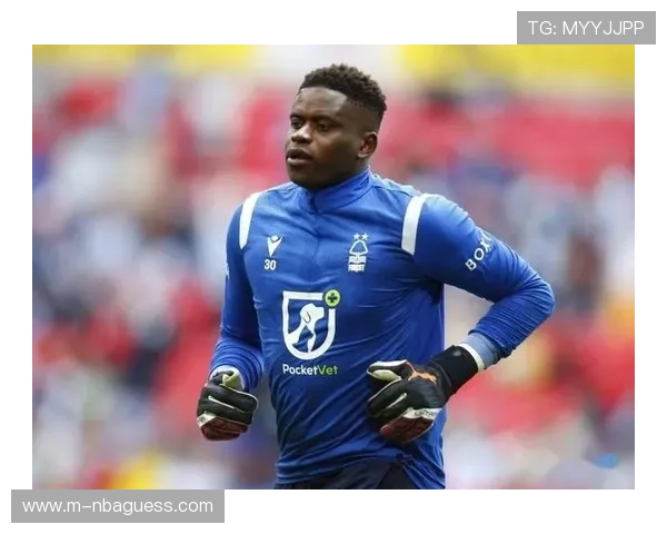 朗斯门将里塞34次扑救成防线基石,20岁小将崭露头角 朗斯门将里塞34次扑救成防线基石,20岁小将崭露头角