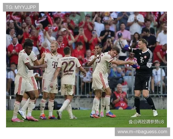 汉堡门将费尔南德斯多次神扑，助球队逼平拜仁获关键一分